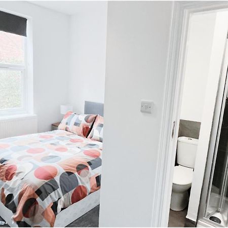Private Room In Modern House Near Nottingham Exterior foto